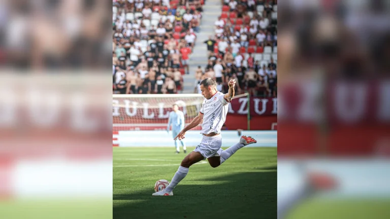 Cultural y Deportiva Leonesa: La Cultural presenta a Algobia, João Gabriel y Bogdan Tiru: «Venimos a ayudar al equipo». La Cultural presenta