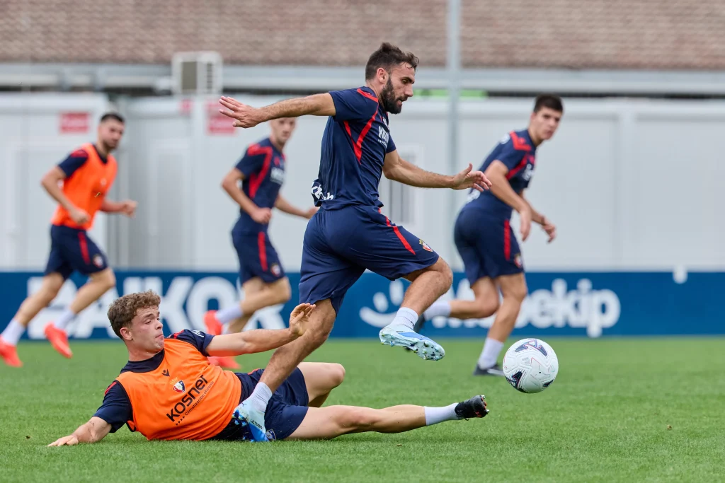 CA Osasuna finaliza su último entrenamiento de la semana antes del partido