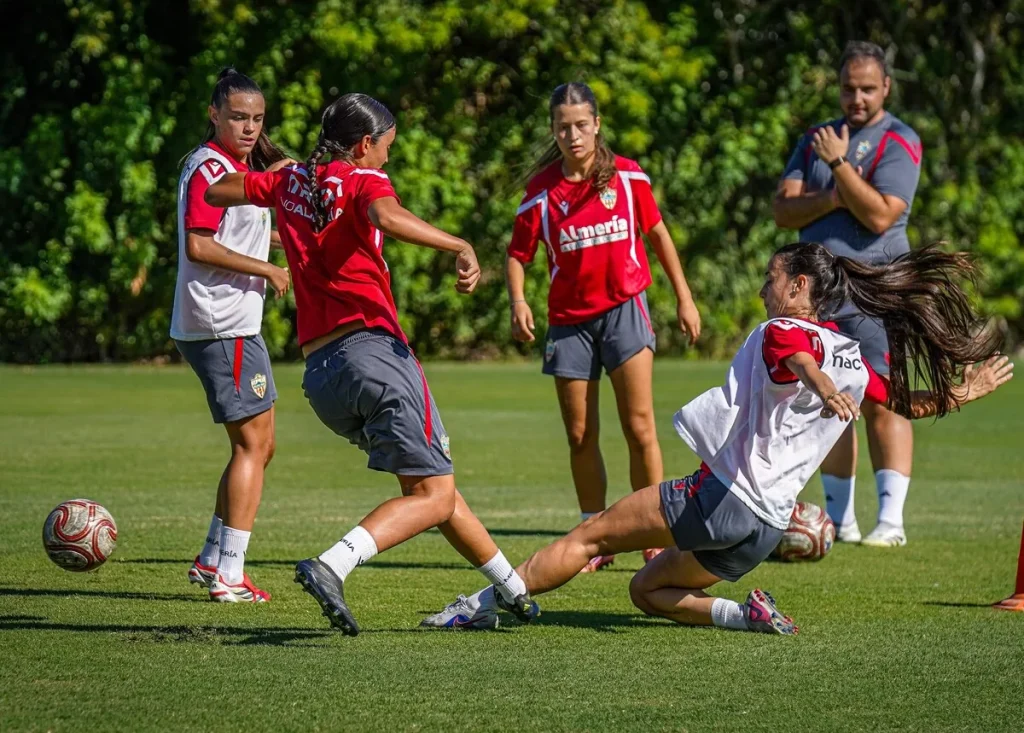 El Almería busca su primera victoria ante el Getafe este domingo