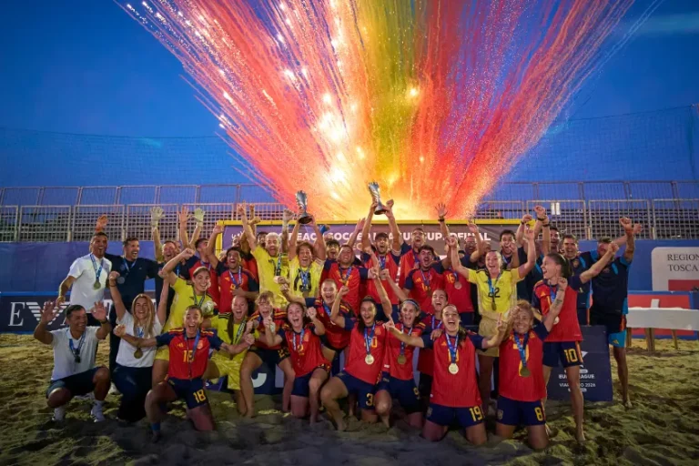 La RFEF homenajea a las selecciones campeonas de fútbol playa en Las Rozas